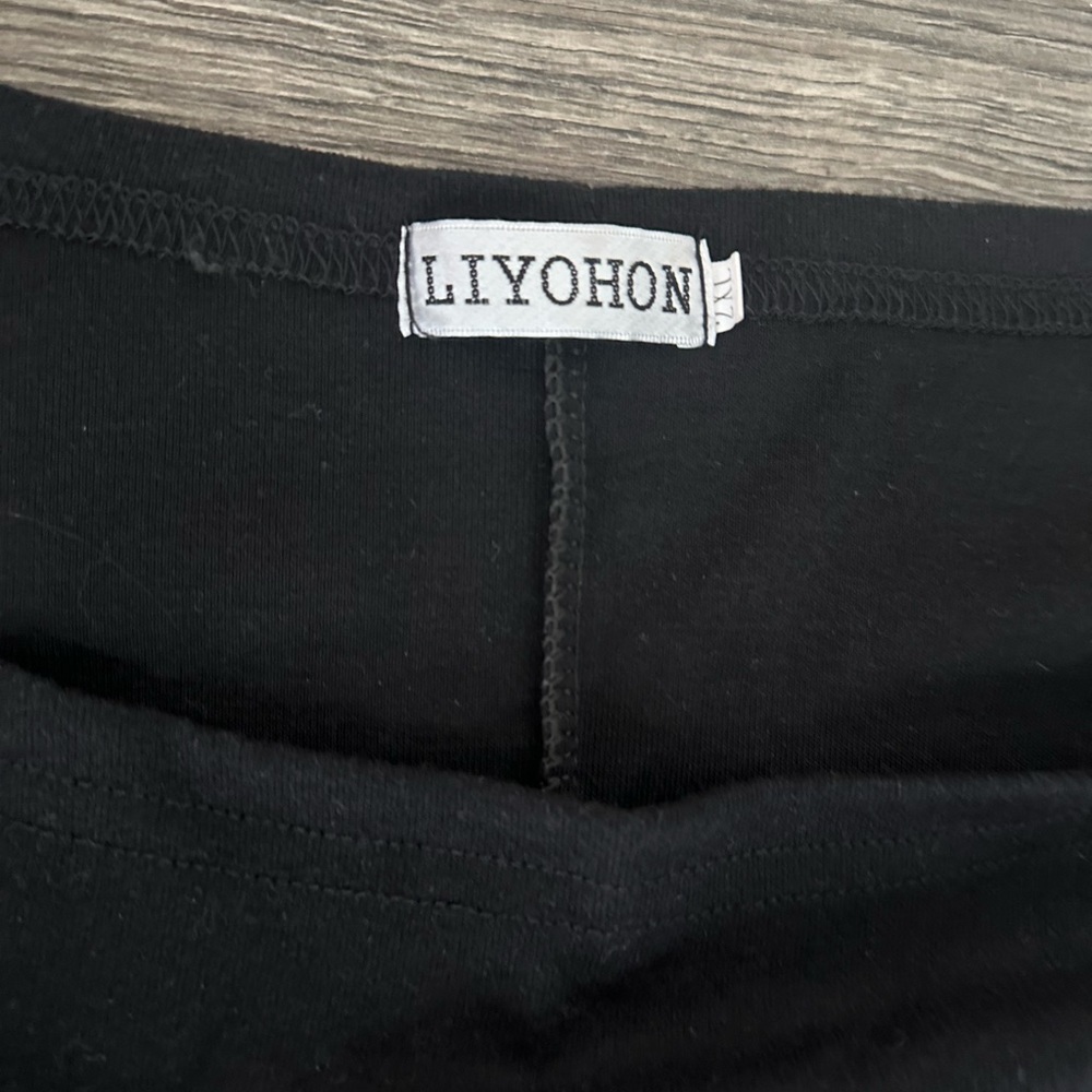 Liyohon Black Boatneck Long Sleeve Top - Picture 2 of 2
